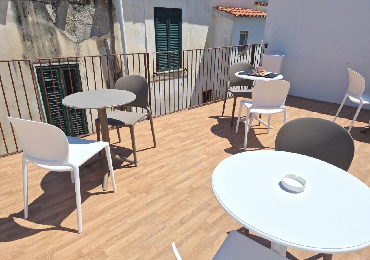 B&B Tra Le Vie Del Borgo Vieste Buitenkant foto
