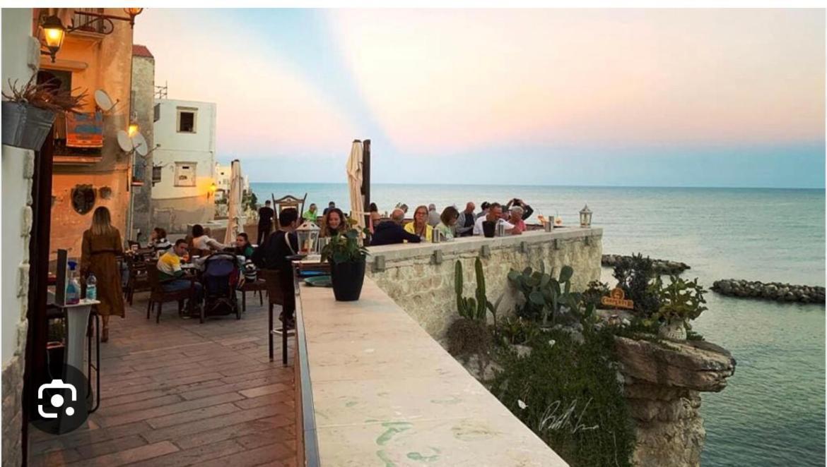 B&B Tra Le Vie Del Borgo Vieste Buitenkant foto